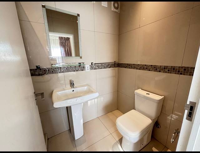 2 BEDROOM APARTMENT FOR SALE IN UMHLANGA RIDGE